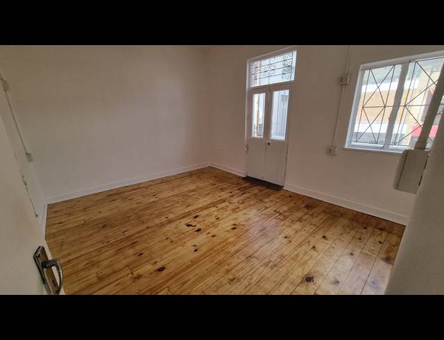 350M² BUILDING TO LET IN WOODSTOCK